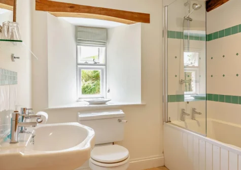 The bathroom at Threshers Barn, East Anstey