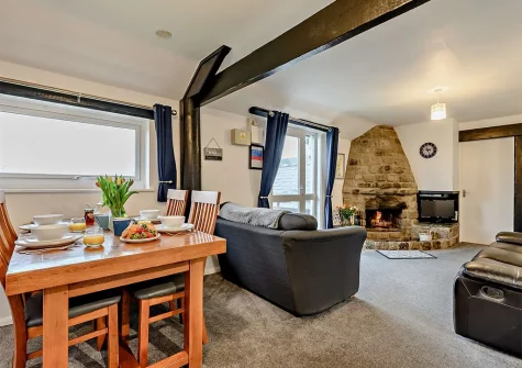 The dining area at Threshing, Fox Valley Cottages, Trenewan