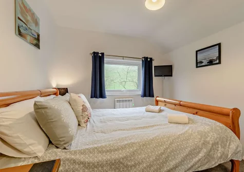 Bedroom #1 at Threshing, Fox Valley Cottages, Trenewan