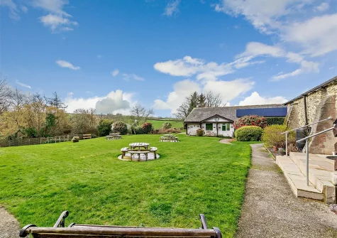 The communal garden at Fox Valley Cottages, Trenewan