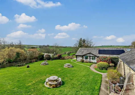 The communal garden at Fox Valley Cottages, Trenewan