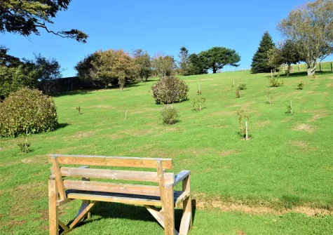 The communal garden at Fox Valley Cottages, Trenewan