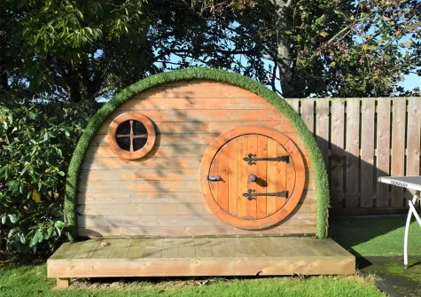 The communal children's play area at Fox Valley Cottages, Trenewan