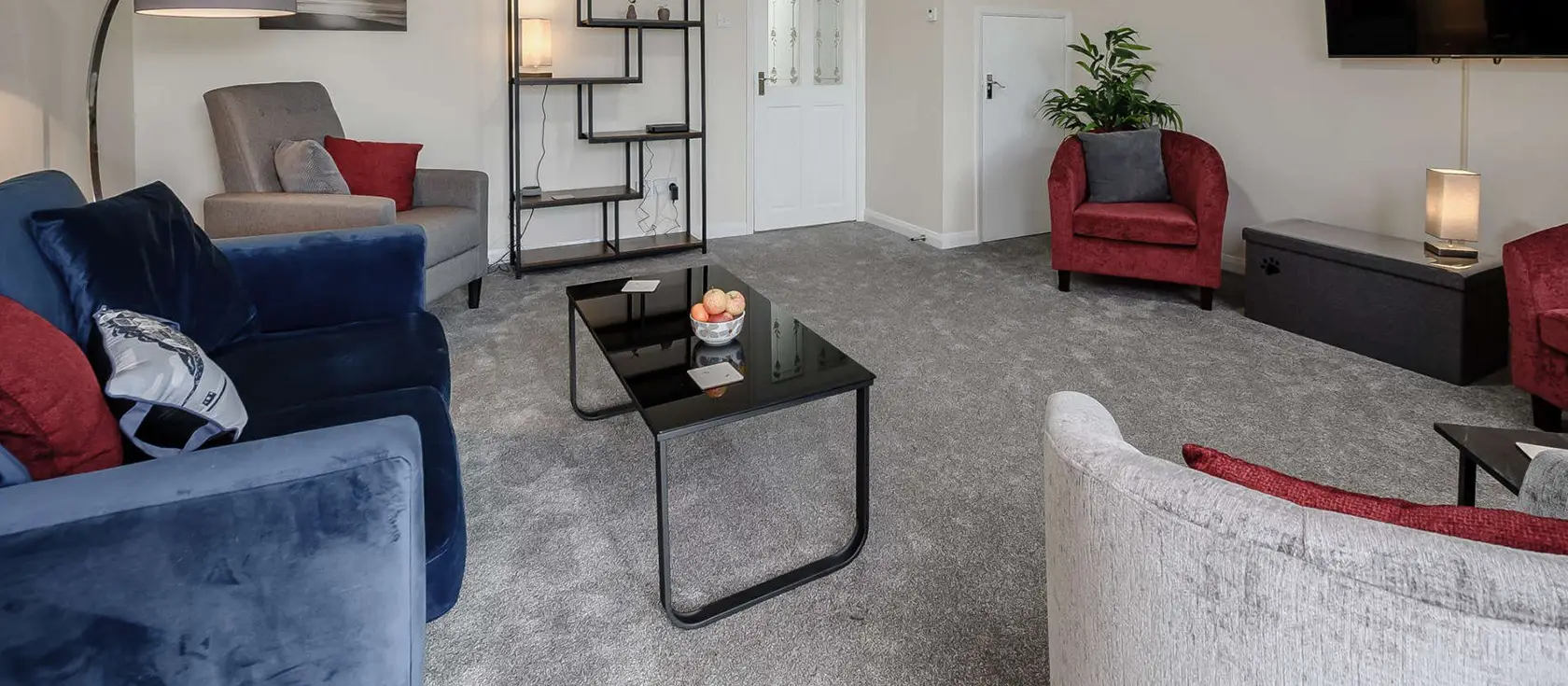 Tidal Reach, Bideford is a delightful riverside cottage with stunning estuary views, featuring three comfortable bedrooms and a sunny conservatory. Perfect for coastal adventurers and relaxation-seekers alike, with direct access to nearby beaches.