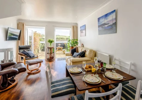 The dining area at Tide Side, Bideford