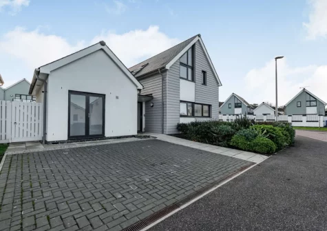 Tides 45 is a modern reverse-level holiday home that's a level & easy walk to the golden sandy beach at Westward Ho!