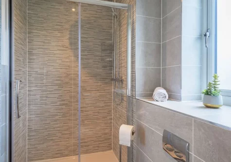 Bedroom #1 en-suite at Tides At Instow, Instow