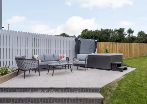 The patio seating area & hot tub at Tides At Instow, Instow