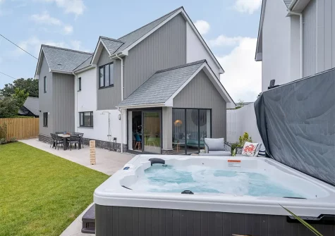 The hot tub & patio at Tides At Instow, Instow