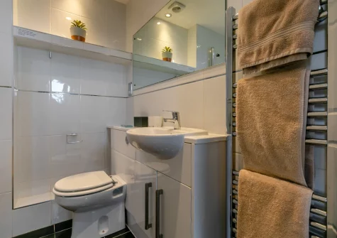 The bathroom at Tides Cottage, Padstow