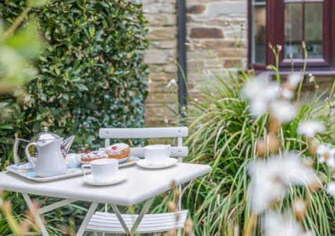 The front patio garden & outdoor sitting area at Tides Cottage, Padstow