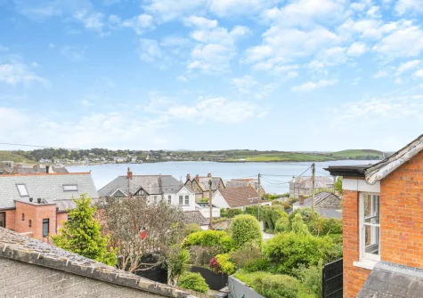 Tides is a beautiful family cottage in a beautiful part of Padstow offering charming views out over the Camel Estuary