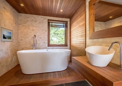 Bedroom #1 en-suite bathroom at Tides, Ilfracombe