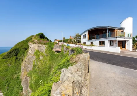 Tides is a spectacular property with two balconies, superbly situated in an elevated position above the historic Tunnels Beach
