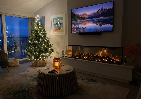 Tides View is beautifully decorated for Christmas