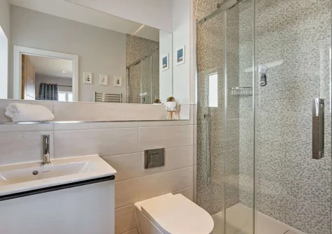 Bedroom #1 en-suite shower room at Tides View, Appledore