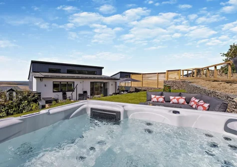 The hot tub at Tides View, Appledore