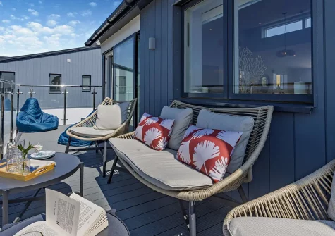 The balcony & outdoor sitting area at Tides View, Appledore