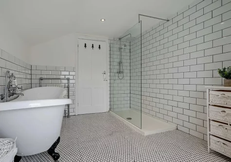 The bathroom at Tolcarne Cottage, Newquay