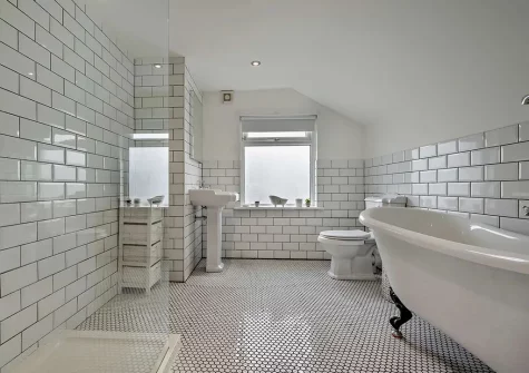 The bathroom at Tolcarne Cottage, Newquay