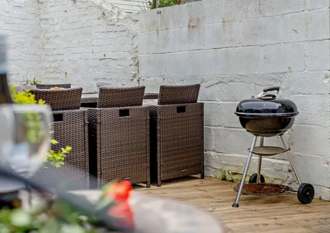 The decked courtyard, barbecue & alfresco dining area at Tolcarne Cottage, Newquay