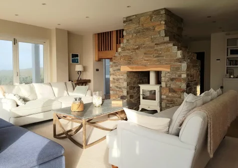 The ground floor living room at Tonga, Porthtowan