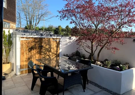 The patio & alfresco dining area at Top Mast, Charlestown