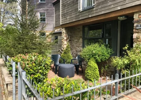 The front patio & outdoor sitting area at Top Mast, Charlestown