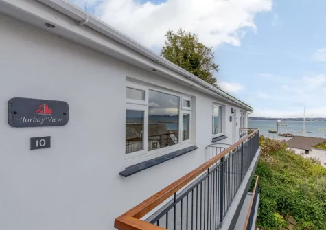 Torbay View at Dolphin Court is a second-floor apartment within easy reach of Brixham Harbour, local shops, cafes & restaurants
