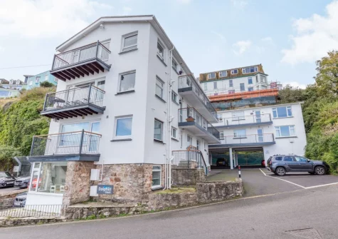 Torbay View at Dolphin Court is a second-floor apartment within easy reach of Brixham Harbour, local shops, cafes & restaurants