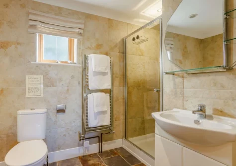 Bedroom #1 en-suite bathroom at Totes Cottage, Westward Ho!