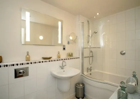 The bathroom at Totherside, Kingswear