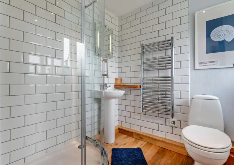 The shower room at Trailside, St Issey