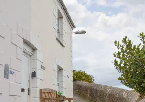 Tranquility is a charming cottage with views over Mevagissey's harbour & down to the coas