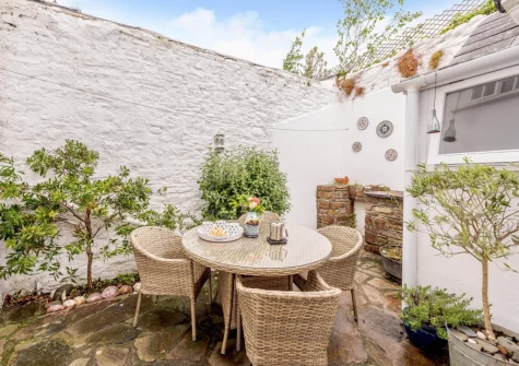 The enclosed rear courtyard & alfresco dining area at Tranquillity Cottage, Appledore