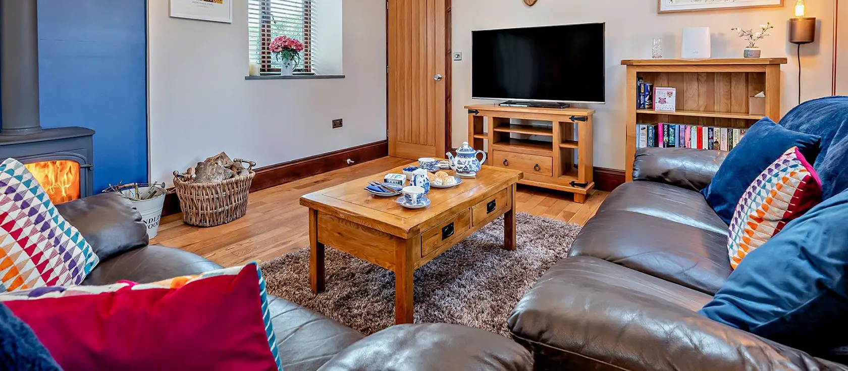 Trebudannon Barn, Trebudannon is a stylish barn conversion with exposed stone walls, private hot tub, and two luxurious bedrooms. Perfectly positioned to explore Cornwall's beaches while enjoying peaceful countryside & and modern comforts.