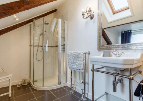 The bathroom at Tredinnick Farmhouse, Gummows Shop