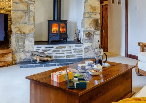 Tredinnick Farmhouse, Gummows Shop is a charming 2-bedroom retreat positioned for coastal adventures. With wood burners, countryside views, and an enclosed garden, it's ideal for families seeking authentic Cornish holidays and lasting memories.