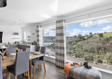 The sitting area at Tree Tops, Kingswear