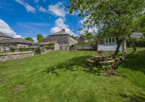 The shared rear garden at Tregenna Farmhouse, Tredethy