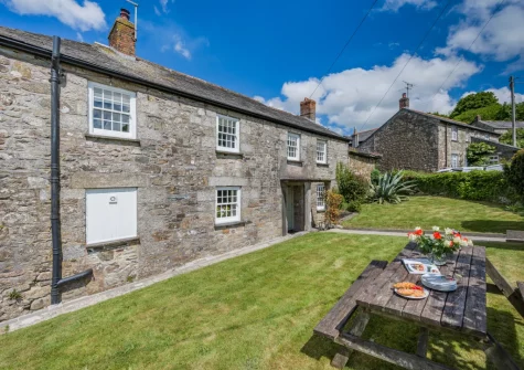The front private garden & alfresco dining area at Tregenna Farmhouse, Tredethy