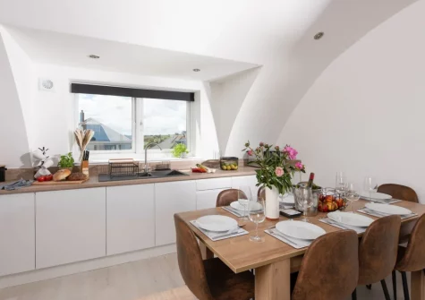 The kitchen & dining area at Trelantis, 5 Gwelva, Newquay