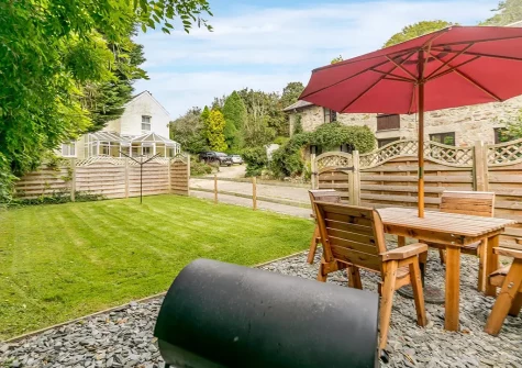 The garden, alfresco dining & barbecue area at Trelawny, London Apprentice