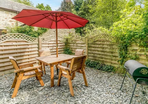The alfresco dining & barbecue area at Trelawny, London Apprentice