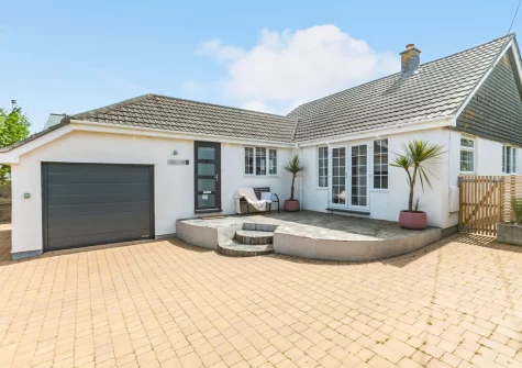 Trelin is a stunning pet-friendly holiday home in Trevone, nestled along Cornwall's beautiful coastline