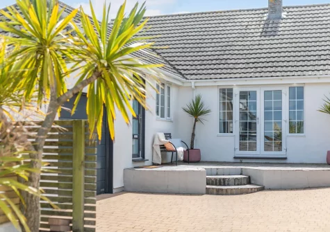 Trelin is a stunning pet-friendly holiday home in Trevone, nestled along Cornwall's beautiful coastline