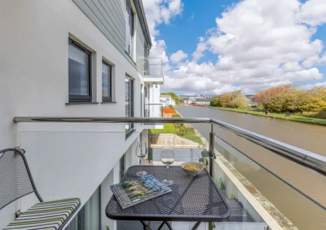 The small balcony & outdoor sitting area, overlooking the canal, at Treloar Heights, Bude