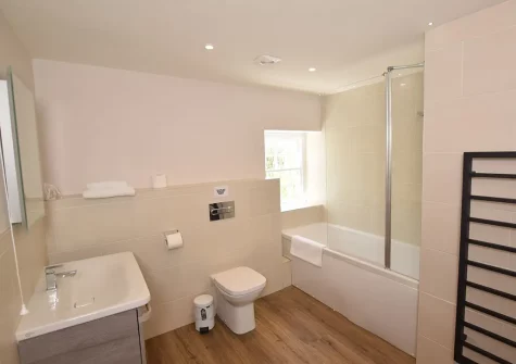 Bedroom #1 en-suite bathroom at Trelow Barton, Tredinnick