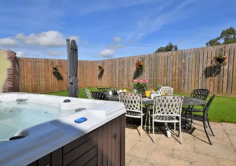 The hot tub & alfresco dining area at Trelow Barton, Tredinnick