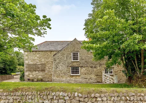 The enclosed garden at Trelow Farmhouse, Tredinnick